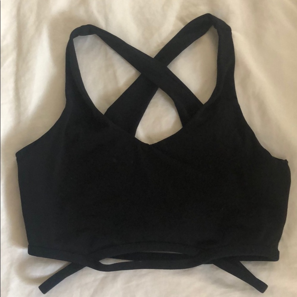 EUC fabletics black sports bra/crop